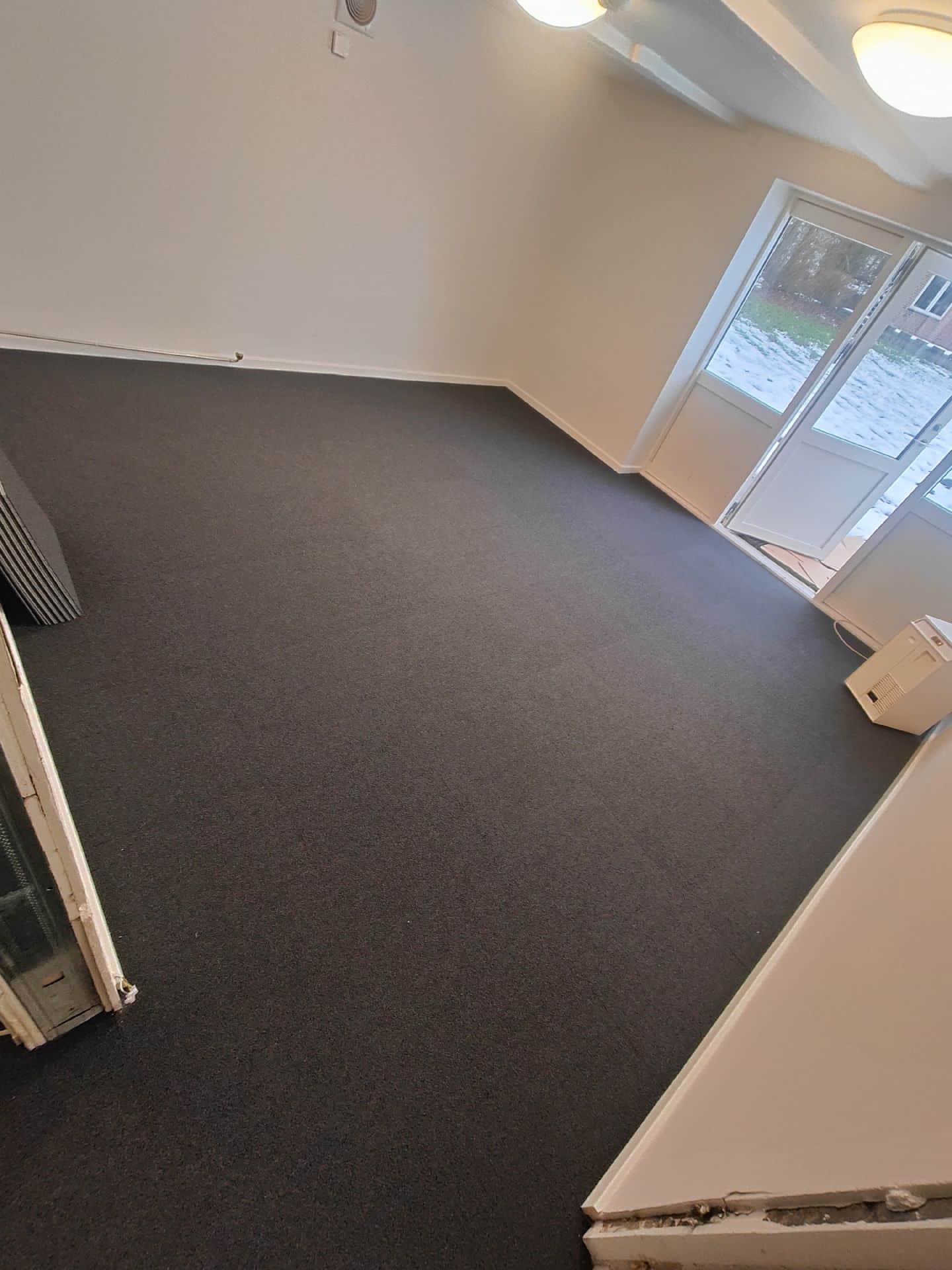 Haste opgave med Ege Una Tempo Dark Grey tæppefliser